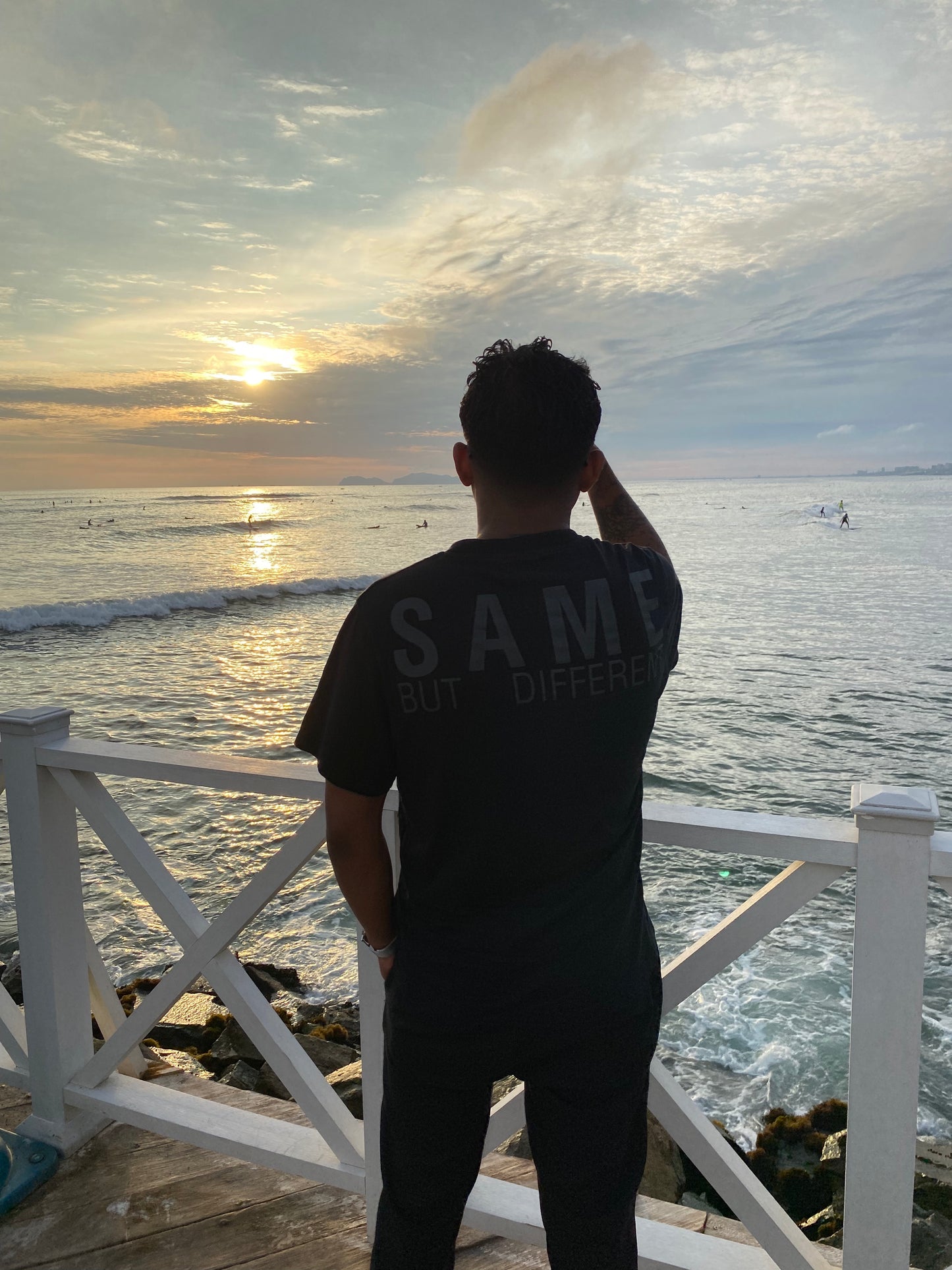 T-SHIRT "Same But Different"